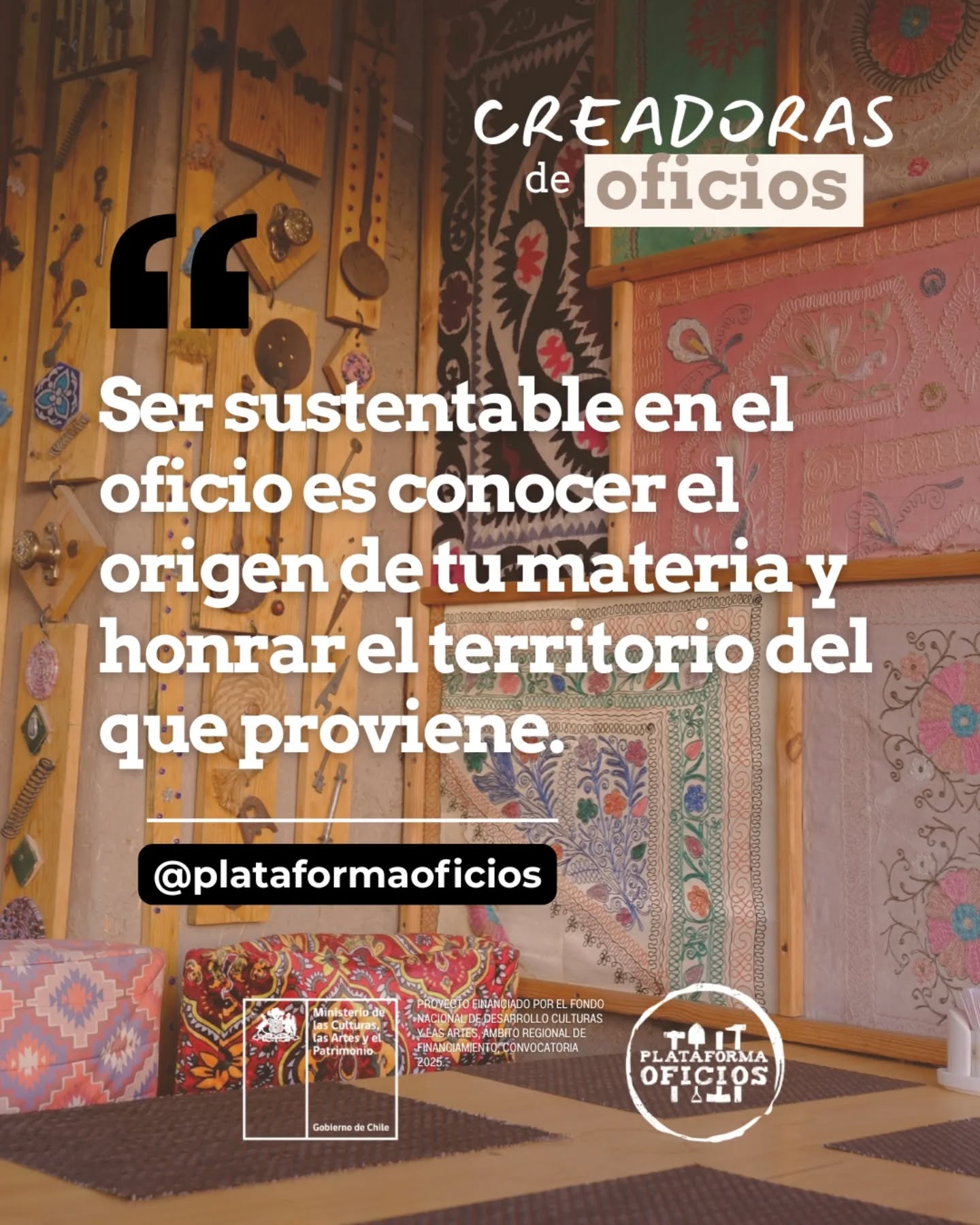 Ser una creadora consciente significa entender ese recorrido y transformarlo con el respeto que la naturaleza y nuestra identidad merecen.

Cuando honras la materia, honras el territorio. 

 Crea con sentido. ✨♻️

@plataformaoficios | #Sustentabilidad #OficioConRaíces #ConcienciaTerritorial #HechoAMano #CreadorasDeOficios